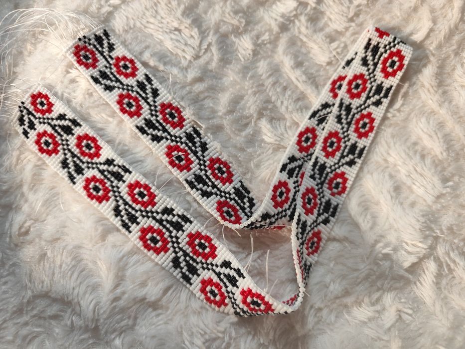 Ръчно изработено със стъклени мъниста .Подходящо за колам за пафти  .Ш