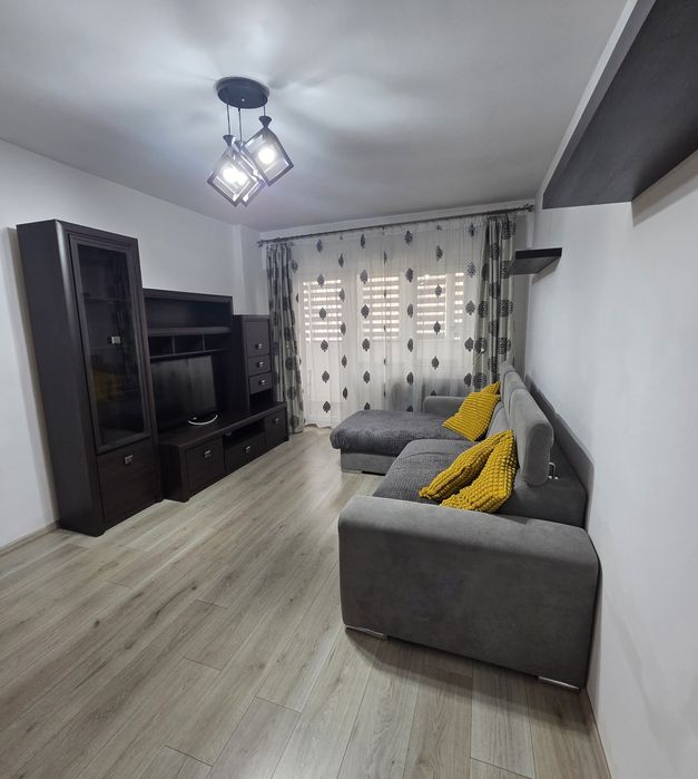 Inchiriere apartament 3 camere, deasupra magazinului Bucur Obor (Almo)