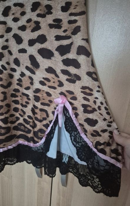 Rochiță de noapte model leopard cu fundiță roz