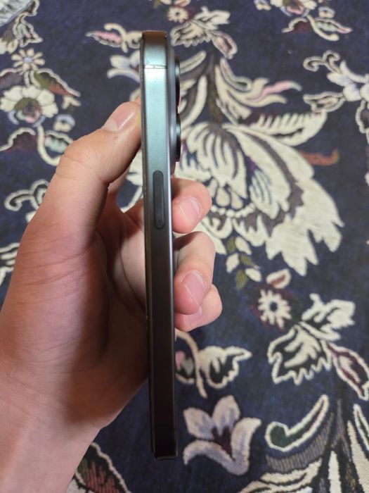 Продам iPhone 15 Pro