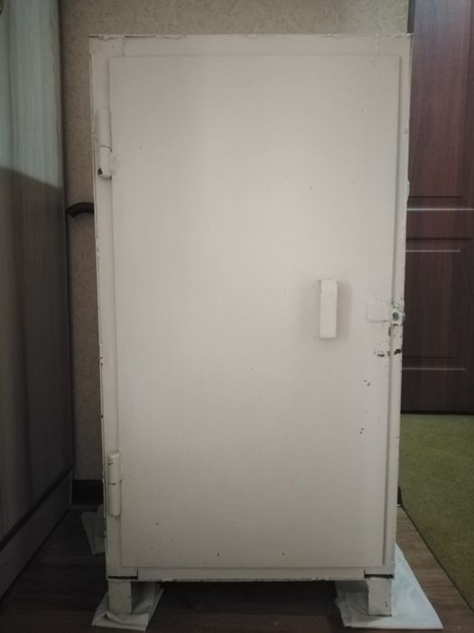 Продам сейф металлический, срочно.