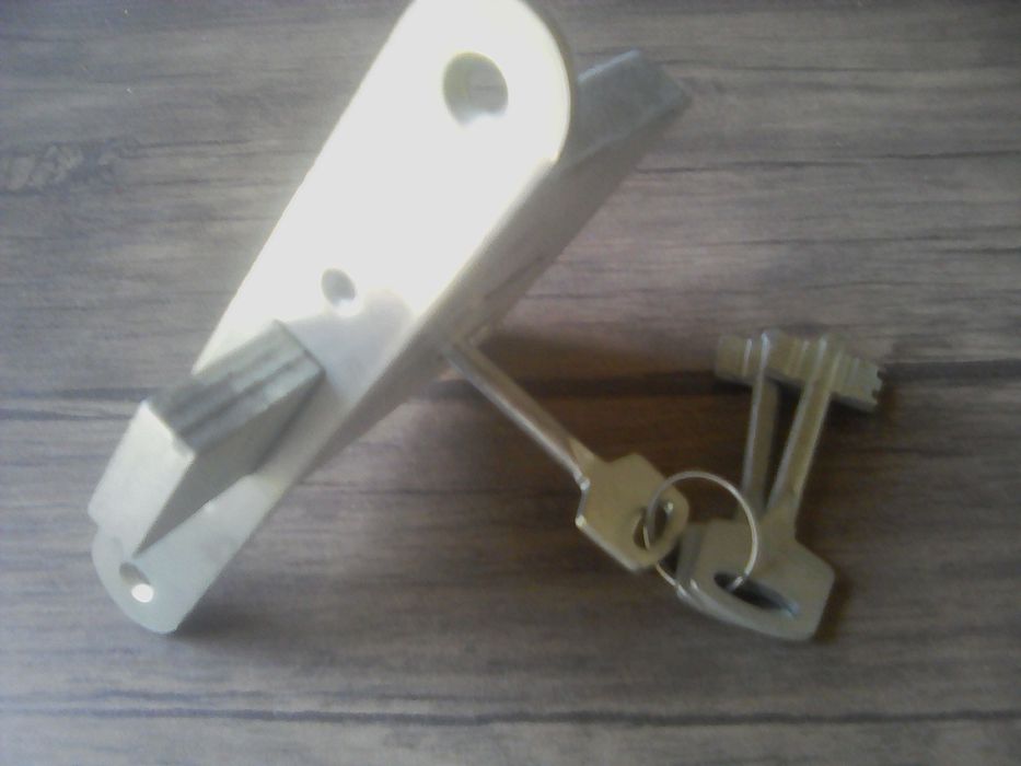 Замки для сейфа.