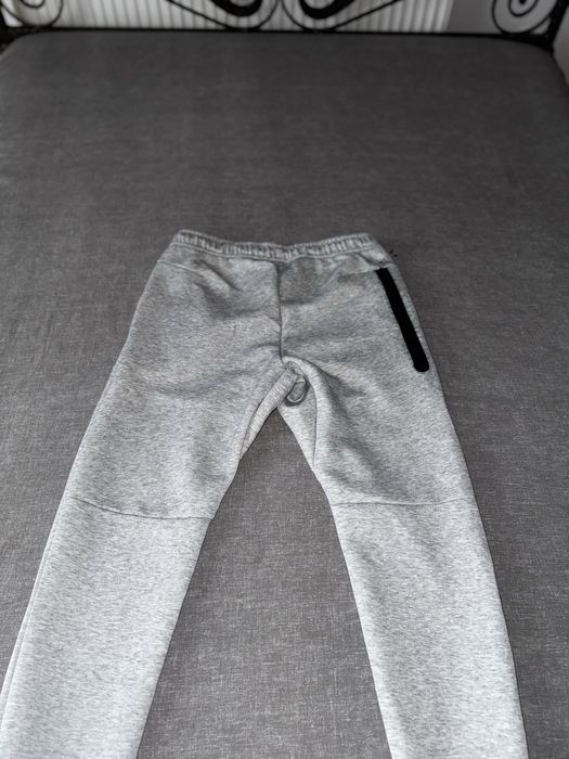 Pantaloni Nike Tech