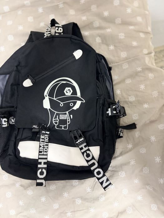 Ghiozdan smart cu suport pt baterie externa si spatiu pentru cablu USB