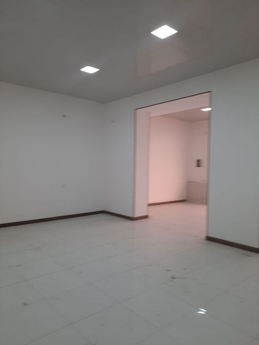 Савдо дукони, бизнес учун кулай жойда жойлашган, фасад кисми кафел бил