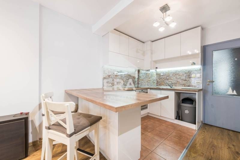 Двустаен, ексклузивен, обзаведен апартамент за продажба, в тухлена сгр