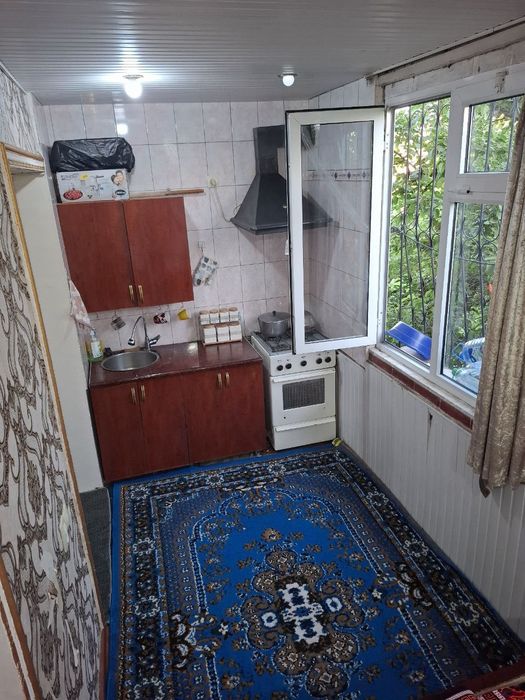 Uy sotiladi.  Sergeli tum. Oltin vodiy mahalla