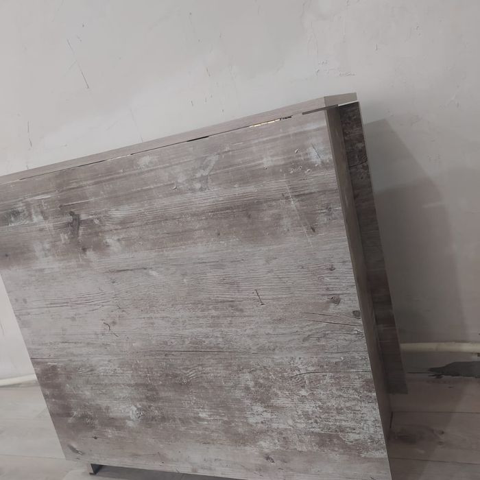 Продаем новые столы книжки