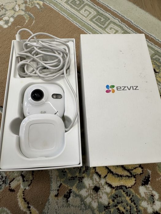 Видеокамера EZVIZ | полный комплект | почти не использовалась