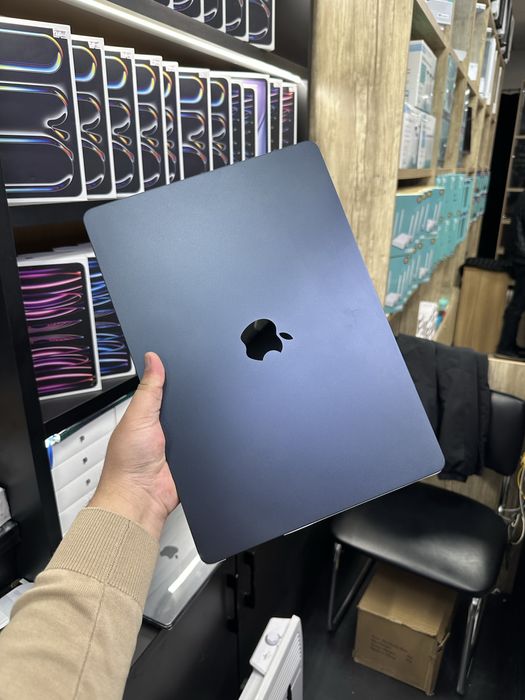 MacBook Air 15 inch M4 16/512  5 цикл б/у