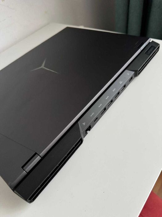 Laptop Gaming Lenovo Legion 5 (specificații mai jos)