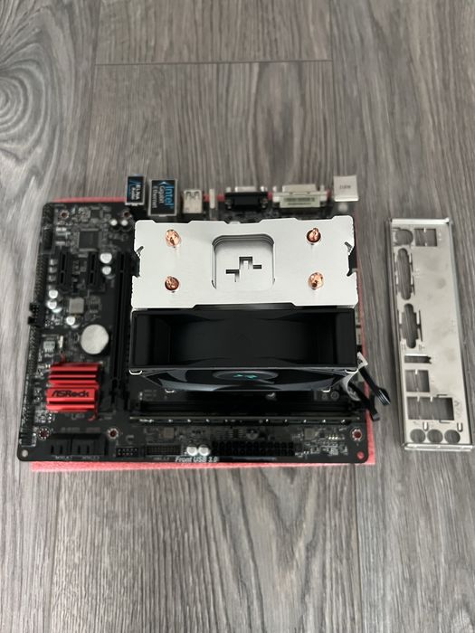 Дъно и процесор intel core i5  7400T 16 гигабайта DDR4