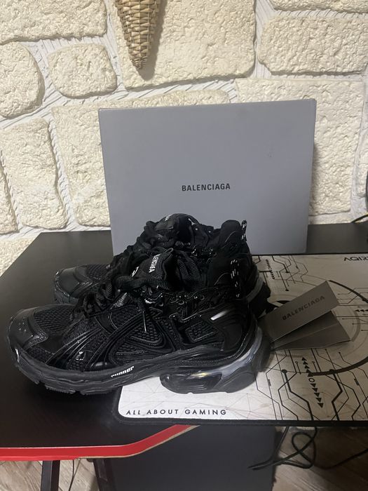 Balenciaga runner led