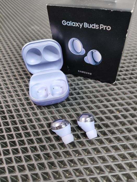 SAMSUNG GALAXY BUDS PRO  в отличном состоянии.