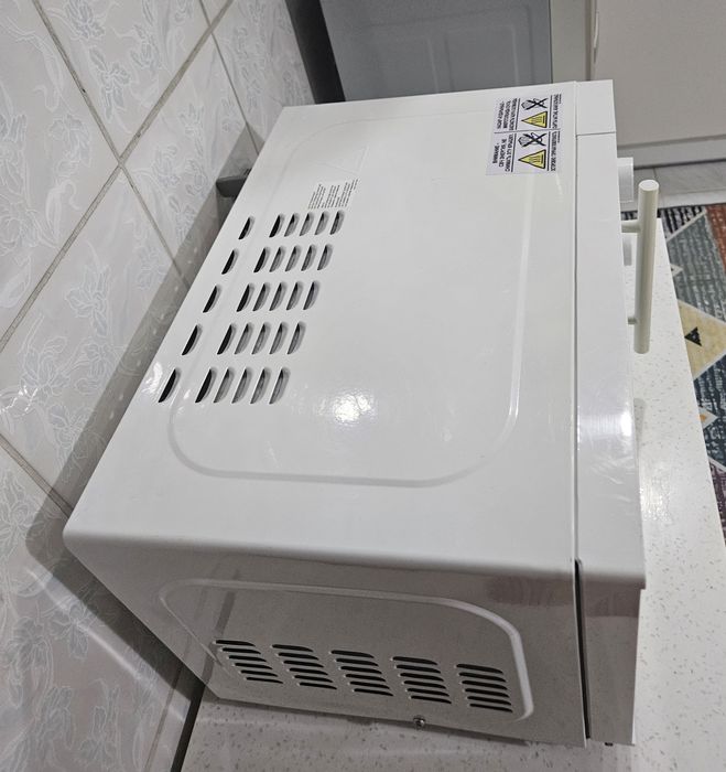 Продам микроволновку Hotpoint ARISTON бу