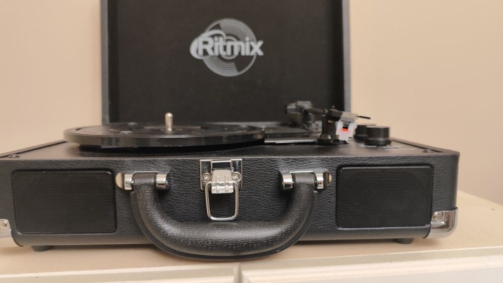 Виниловый проигрыватель Ritmix LP-120B