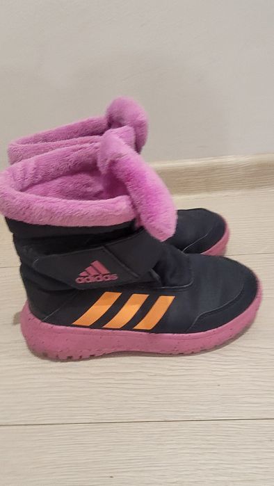 Ghete ADIDAS Winterplay masura 33, 1 UK (interior 20 cm)