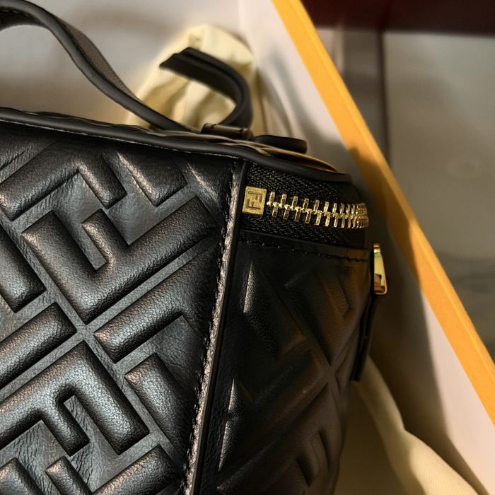 Fendi Vanity чанта