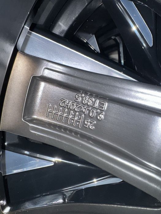 Jante Volvo XC90 R20 T8 Plug-in Hybrid Originale Continental vara2025