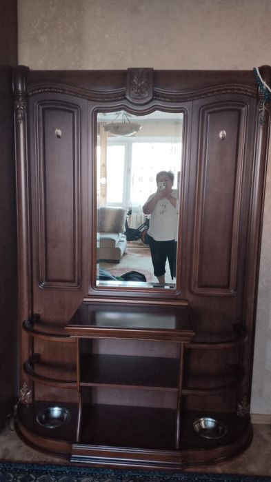 Гостиная мебель срочно продам сервант