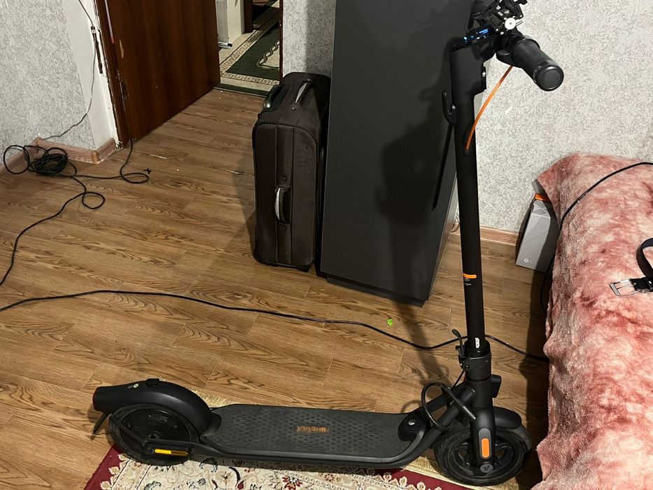 Срочно Продам самокат Ninebot F2 plus