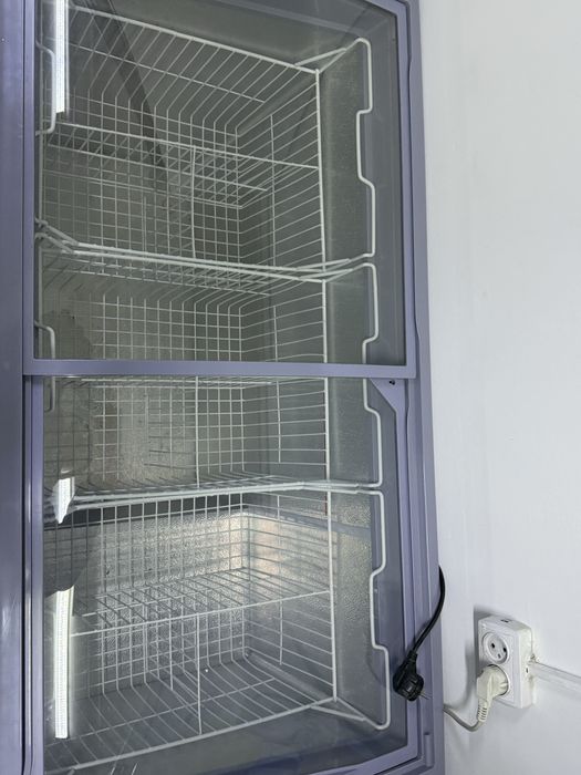 Почти новй Морозильник, очень хороший