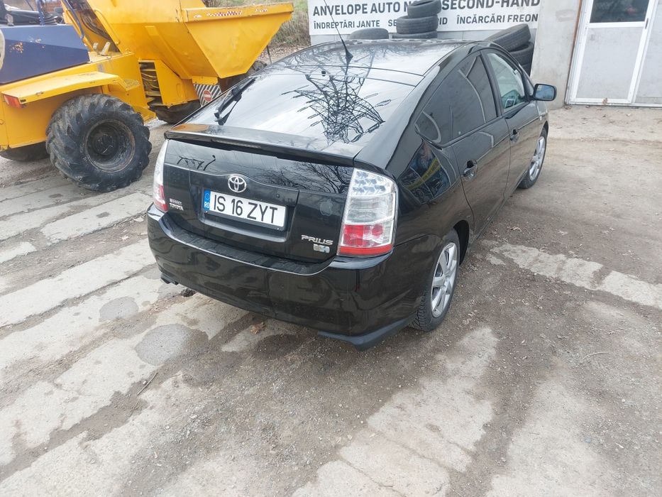 Vând toyota prius 1.5 benzina  hibrid
