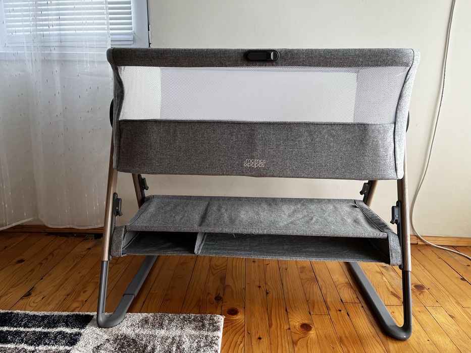 Lua Bedside Crib легло next to me