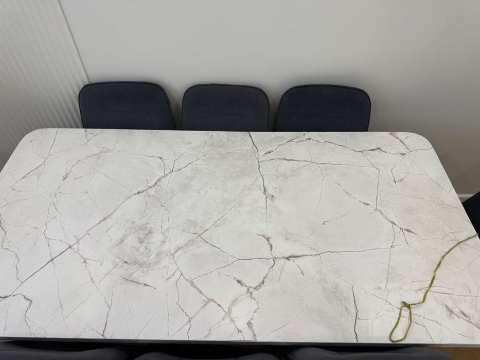 Кухонный стол со стульями