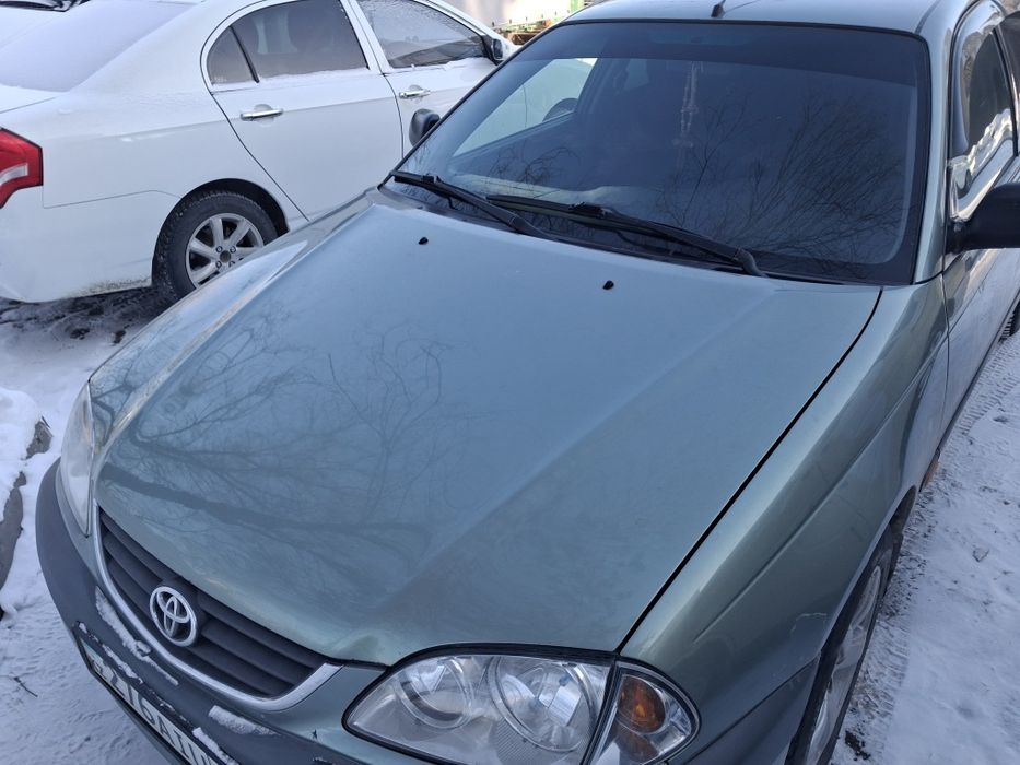 Машина Тайота Авенсис