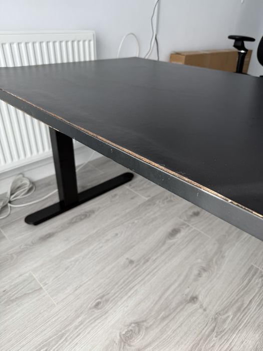 Biroul ajustabil electric