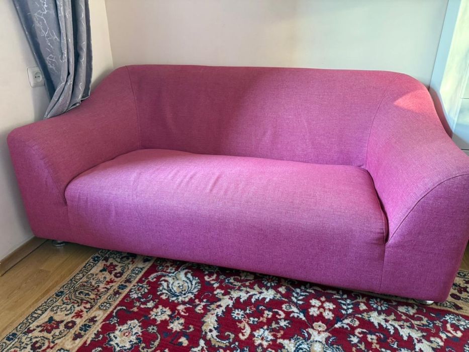 Диван розовый 160см х 90см