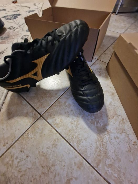 Чисто нови мизуно бутонки