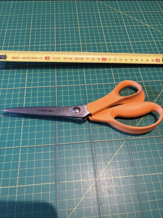 Foarfeca Fiskars Pinking Zig Zag Noua