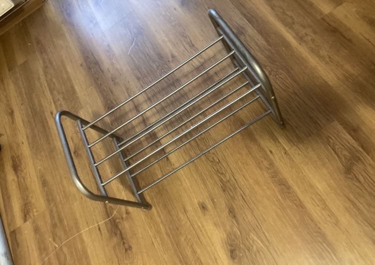 Raft pantofi 50lei . Raft metalin incaltaminte 50lei