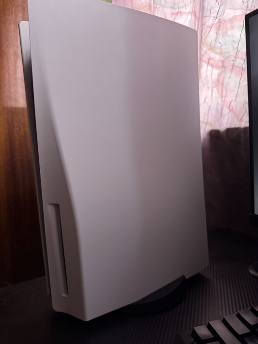 PS5 disk version стойка и контролер + игра по избор