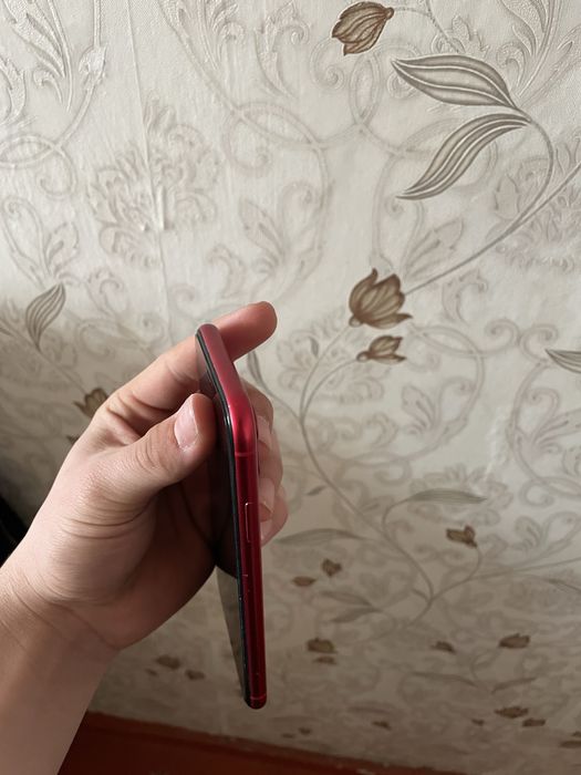 Продам айфон 11