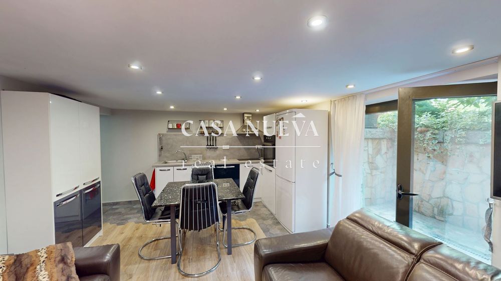 Дава се под наем Двустаен апартамент в София, Център - 55 кв.м за 797.64 € - Снимка #1