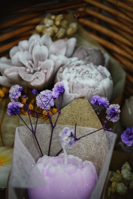 Цветни букети от сапуни и свещи