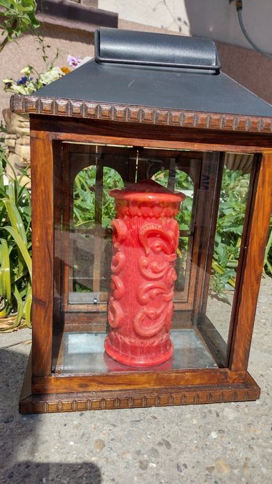 Винтидж поставка за свещ. Дървена къщичка с метален покрив с отвор