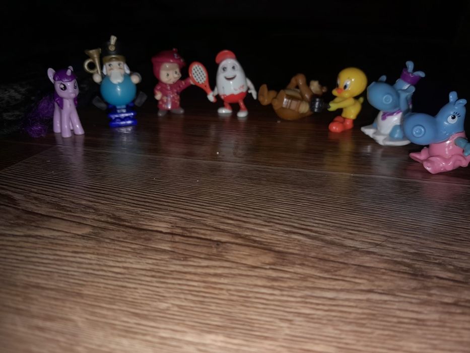 Продам игрушки киндер разных поколений