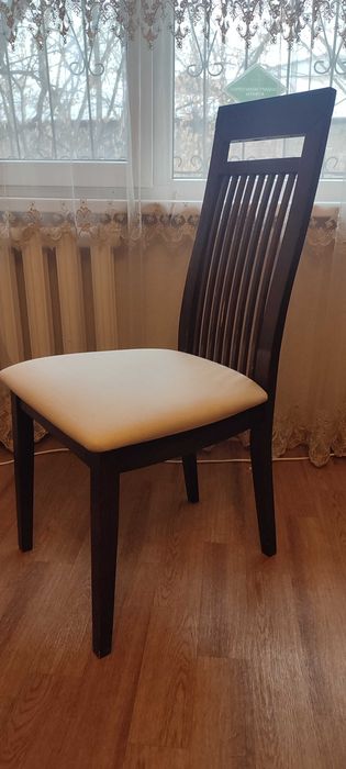 Стол со стульями