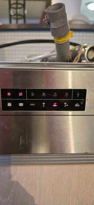 Сьдомиялна вградена 600мм в отлично сьстояние