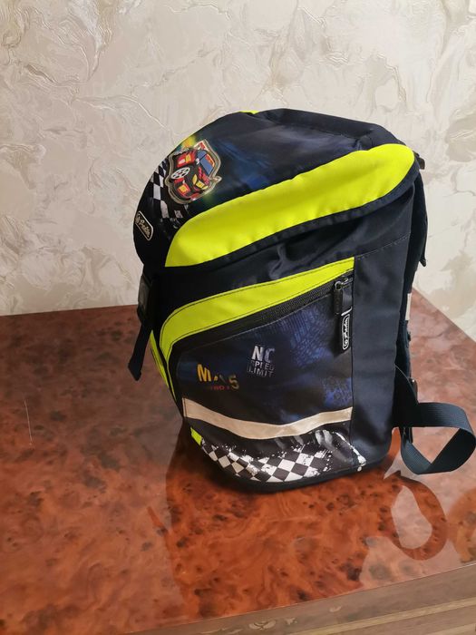 Продам школьный рюкзак для мальчика.