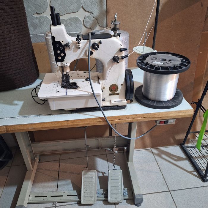 Продаётся оверлок машинка