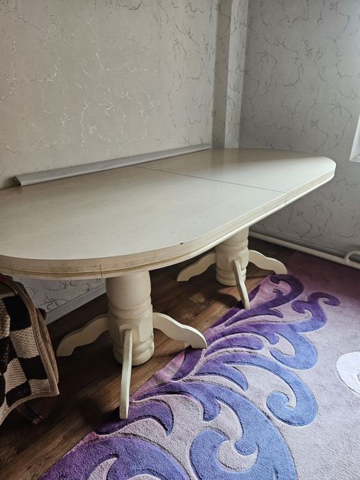 Стол для гостиной