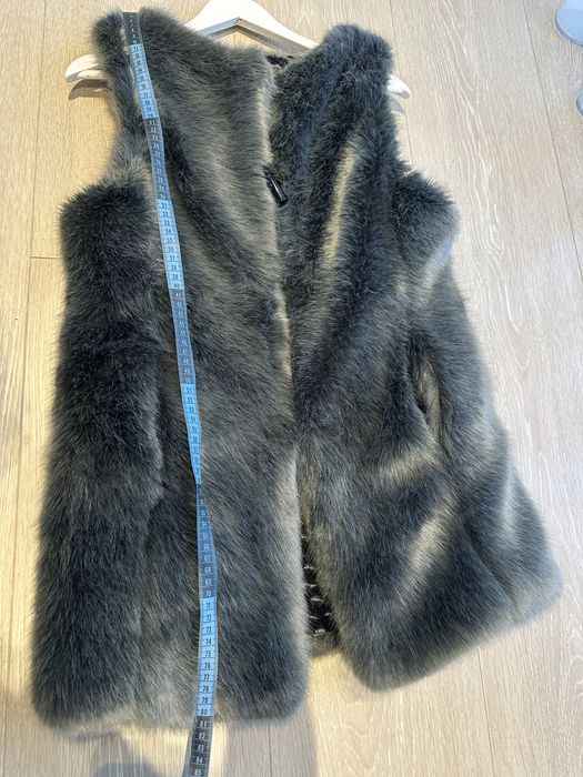 Vesta gri din blana moale, cu interior din lana