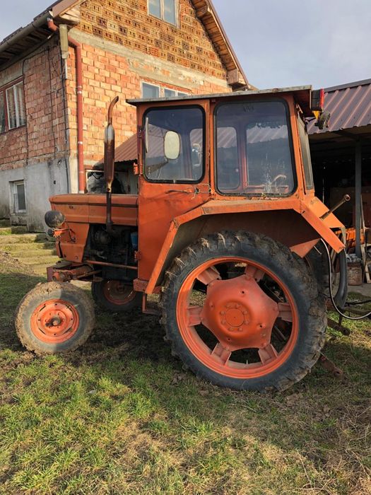 Vand tractor legumicol cu remorca basculabila pe 3 parti
