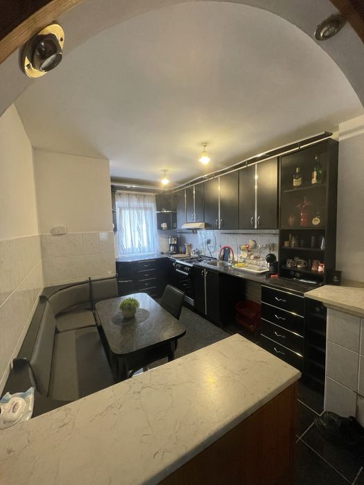 Inchiriez apartament 4 camere