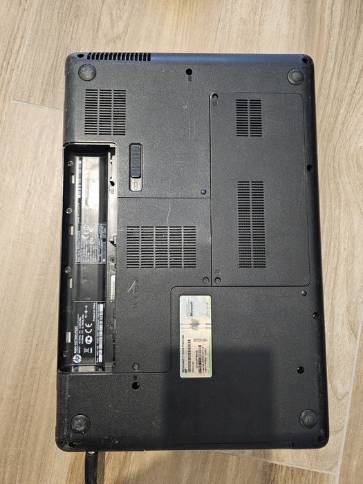 Vând laptopuri nefuncționale